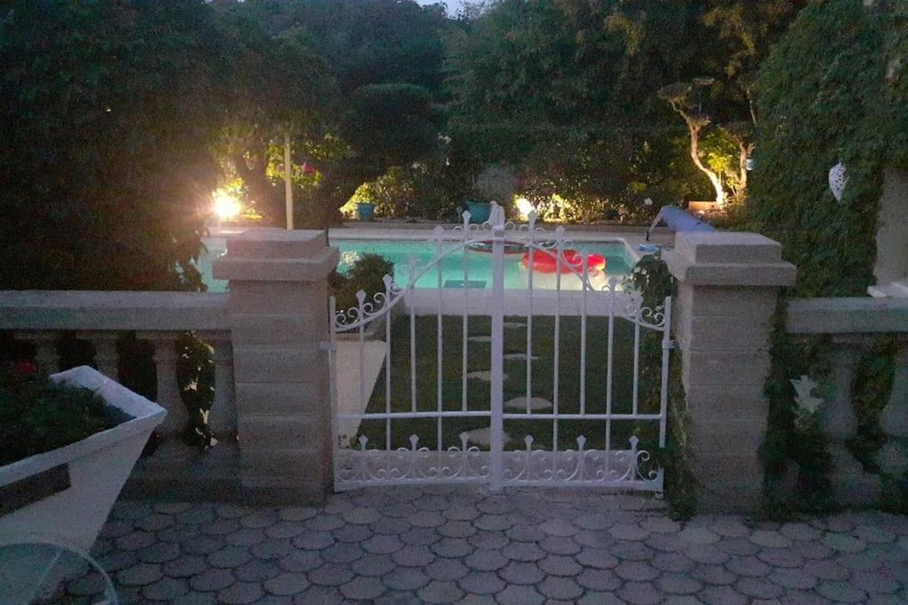 Le Jardin De Mae Apartment Bouc Bel Air Bagian luar foto