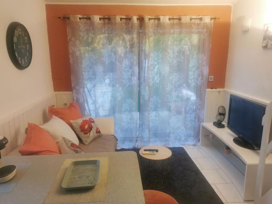 Le Jardin De Mae Apartment Bouc Bel Air Bagian luar foto