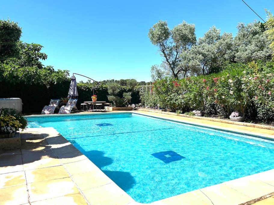 Le Jardin De Mae Apartment Bouc Bel Air Bagian luar foto