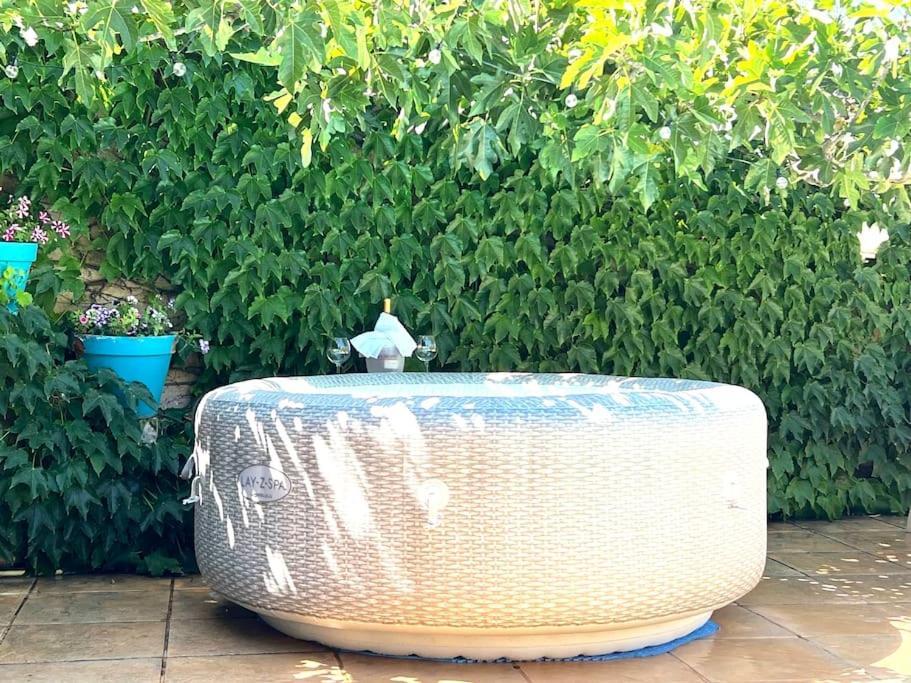 Le Jardin De Mae Apartment Bouc Bel Air Bagian luar foto