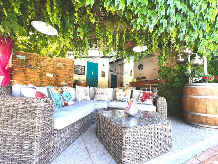 Le Jardin De Mae Apartment Bouc Bel Air Bagian luar foto